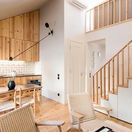 Casas Na Portuguesa - Bica Chiado